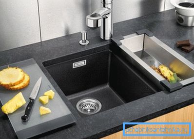 Los accesorios suministrados a un modelo en particular generalmente se crean en el mismo estilo y se combinan perfectamente entre sí. Los accesorios suministrados a un modelo en particular generalmente se crean en el mismo estilo y se combinan perfectamente entre sí.