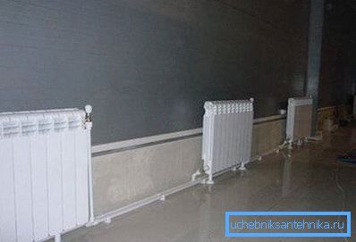 Baterías de aluminio, fijadas al plano inferior. Baterías de aluminio, fijadas al plano inferior.