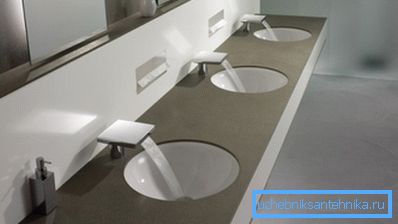 Los mezcladores automáticos están en demanda en lugares públicos. Los mezcladores automáticos están en demanda en lugares públicos.