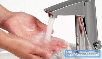 Mezclador de automatización - funcionamiento cómodo lavabo Mezclador de automatización - funcionamiento cómodo lavabo