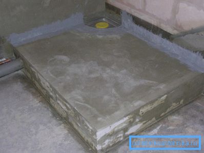 Base de hormigón del palet esquinero. Base de hormigón del palet esquinero.