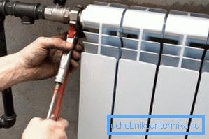 Radiador bimetálico perfectamente adecuado para la instalación en apartamentos con sistema de calefacción central Radiador bimetálico perfectamente adecuado para la instalación en apartamentos con sistema de calefacción central