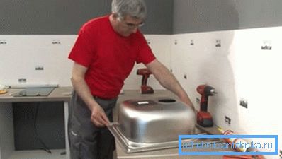 Fregaderos de acero inoxidable más baratos se montan en la parte superior. Fregaderos de acero inoxidable más baratos se montan en la parte superior.