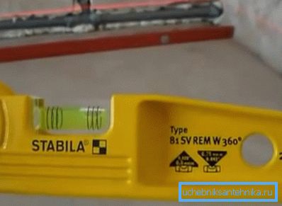 Un nivel láser se considera un dispositivo de medición más preciso, que permitirá determinar la irregularidad del piso con un solo toque Un nivel láser se considera un dispositivo de medición más preciso, que permitirá determinar la irregularidad del piso con un solo toque