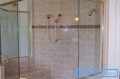 Cabina grande bajo vidrio Cabina grande bajo vidrio