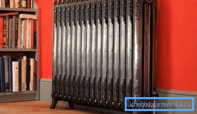 La gran superficie del radiador de hierro fundido aumenta su eficiencia. La gran superficie del radiador de hierro fundido aumenta su eficiencia.