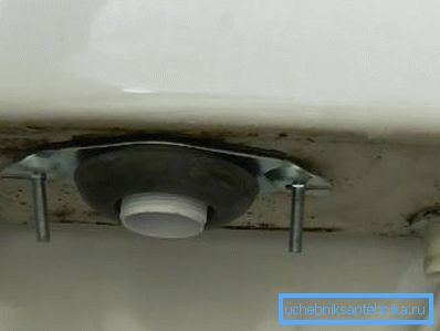 Tornillos de sujeción de estanques y conexiones de inodoro. Tornillos de sujeción de estanques y conexiones de inodoro.