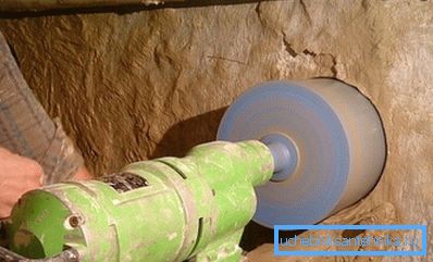 Hacemos un agujero en la cimentación. Hacemos un agujero en la cimentación.