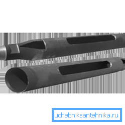 Perforar vidrio hecho de un tramo de tubo con una ranura longitudinal y carga. Perforar vidrio hecho de un tramo de tubo con una ranura longitudinal y carga.