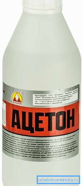 Botella de acetona para desengrasar. Botella de acetona para desengrasar.