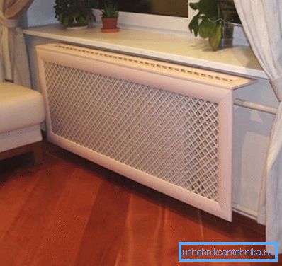 Más a menudo la pantalla MDF, este es un marco (externamente similar a una puerta batiente) y un relleno hecho de materiales baratos. Más a menudo la pantalla MDF, este es un marco (externamente similar a una puerta batiente) y un relleno hecho de materiales baratos.