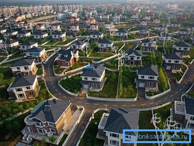 Un suburbio privado es una extensión lógica para una gran ciudad. Un suburbio privado es una extensión lógica para una gran ciudad.