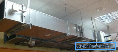 Cuanto más a menudo las suspensiones, menos vibra la caja. Cuanto más a menudo las suspensiones, menos vibra la caja.