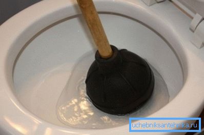 Limpieza del émbolo del inodoro. Limpieza del émbolo del inodoro.
