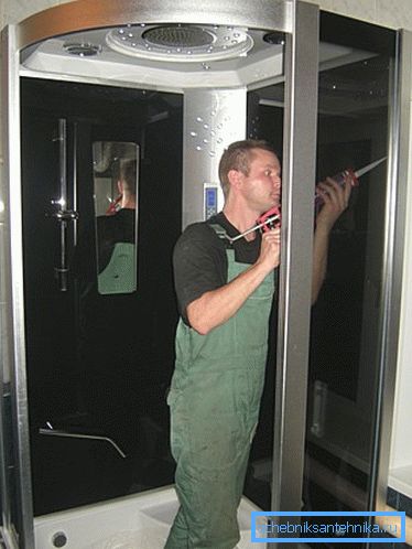 Siga leyendo para saber cómo montar la cabina de ducha en sí. Siga leyendo para saber cómo montar la cabina de ducha en sí.