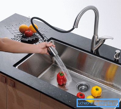 Para lavar los platos sin esfuerzo, es necesario instalar un grifo adecuado Para lavar los platos sin esfuerzo, es necesario instalar un grifo adecuado
