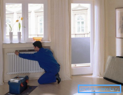 Para entender cómo instalar radiadores, necesita conocer los principios para hacer este trabajo. Para entender cómo instalar radiadores, necesita conocer los principios para hacer este trabajo.