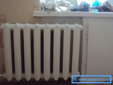 La batería de hierro fundido se adapta bien al interior, especialmente en la cocina. La batería de hierro fundido se adapta bien al interior, especialmente en la cocina.