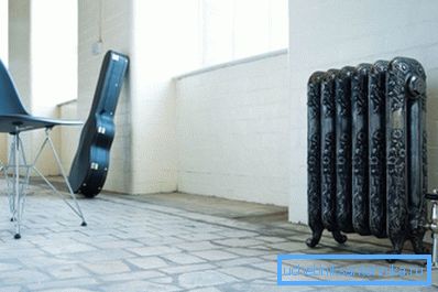Batería de hierro fundido en un estilo moderno. Batería de hierro fundido en un estilo moderno.