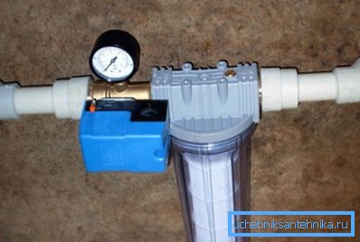 Incluso el filtro más simple hace que el agua sea mucho más limpia. Incluso el filtro más simple hace que el agua sea mucho más limpia.