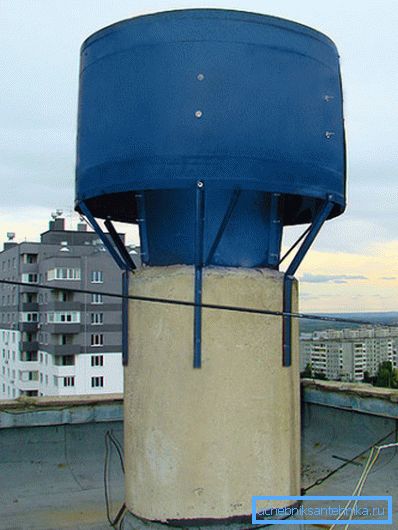 El deflector no solo protege, sino que también mejora la ventilación.