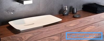 La madera en el baño debe protegerse cuidadosamente de la humedad. La madera en el baño debe protegerse cuidadosamente de la humedad.