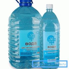 Agua destilada - refrigerante casi perfecto.
