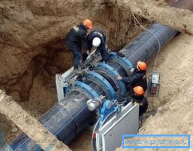 Para las comunicaciones colocadas en profundidad (en la foto), la rigidez del anillo es de suma importancia Para las comunicaciones colocadas en profundidad (en la foto), la rigidez del anillo es de suma importancia