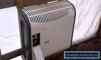 Para calentar el invernadero se puede utilizar convector, trabajando en gas licuado. Para calentar el invernadero se puede utilizar convector, trabajando en gas licuado.