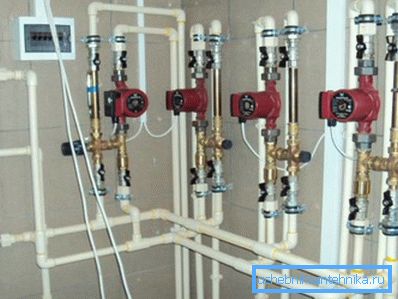 Se utilizan productos plásticos prácticos para arreglar el sistema de calefacción. Se utilizan productos plásticos prácticos para arreglar el sistema de calefacción.