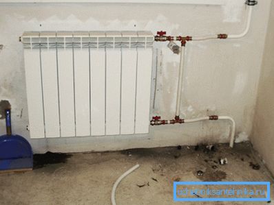 Para conectar el sistema de calefacción, lo mejor es utilizar tuberías de metal. Para conectar el sistema de calefacción, lo mejor es utilizar tuberías de metal.