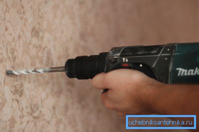 Para hacer agujeros en la pared es mejor usar un punzón. Para hacer agujeros en la pared es mejor usar un punzón.