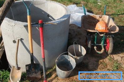 Para el trabajo, necesitas herramientas simples para cavar la tierra. Para el trabajo, necesitas herramientas simples para cavar la tierra.