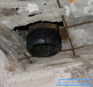 Para reducir el ruido, puedes dejar la araña de hierro fundido en el techo. Para reducir el ruido, puedes dejar la araña de hierro fundido en el techo.