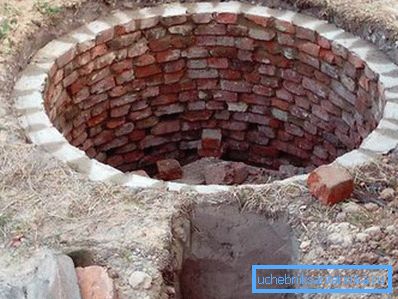 Para la construcción solo se utilizan ladrillos rojos. El silicato teme el contacto prolongado con el agua. Para la construcción solo se utilizan ladrillos rojos. El silicato teme el contacto prolongado con el agua.