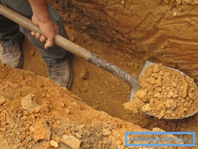 Para la colocación de tuberías cavando una zanja. Para la colocación de tuberías cavando una zanja.