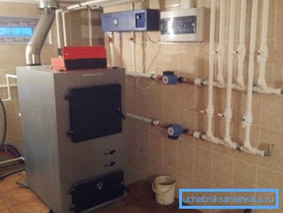 Para la instalación de la caldera está equipado con una sala separada correspondiente a las normas de seguridad contra incendios. Para la instalación de la caldera está equipado con una sala separada correspondiente a las normas de seguridad contra incendios.