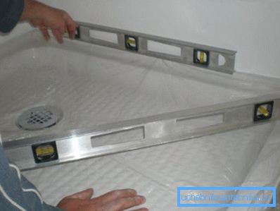Utilice el nivel de construcción para la instalación. Utilice el nivel de construcción para la instalación.