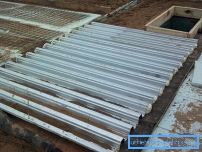 Para el dispositivo de superposición sobre un tanque séptico se utiliza el suelo profesional. Para el dispositivo de superposición sobre un tanque séptico se utiliza el suelo profesional.
