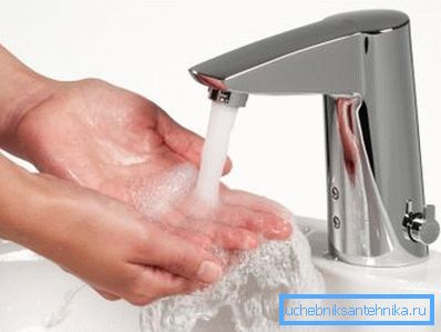Simplemente sujeta tus manos al sensor. Simplemente sujeta tus manos al sensor.