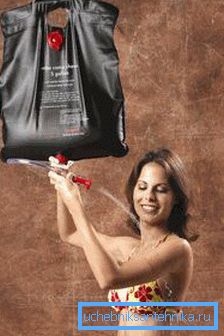 Una ducha móvil bastante original que puede llevar consigo a la naturaleza tiene la apariencia de un paquete convencional, en el que se instalaron válvulas especiales. Una ducha móvil bastante original que puede llevar consigo a la naturaleza tiene la apariencia de un paquete convencional, en el que se instalaron válvulas especiales.