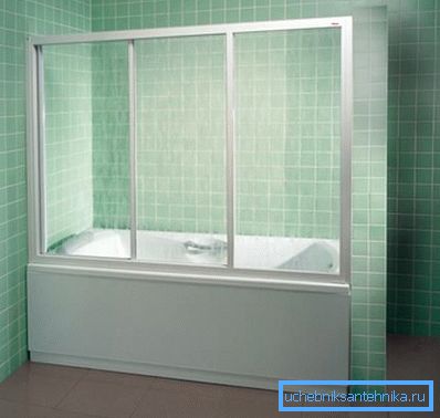 Cortina de baño para baño de plástico transparente. Cortina de baño para baño de plástico transparente.