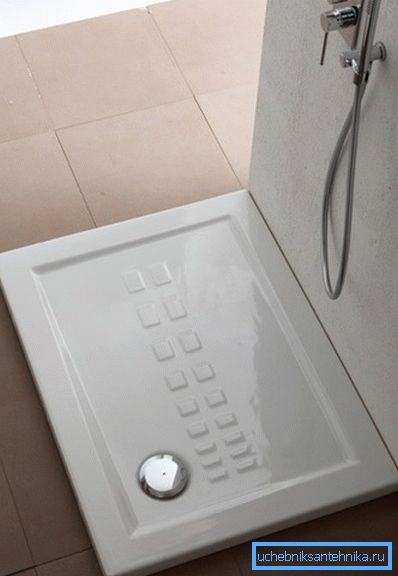 Plato de ducha 120 a 70 en el interior del baño. Plato de ducha 120 a 70 en el interior del baño.