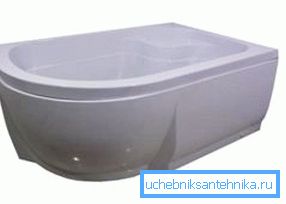 Las cabinas de ducha 1200x800 con una base alta se pueden confundir con un baño pequeño