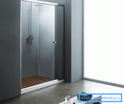 Los platos de ducha con cortinas se ven muy elegantes e ideales para interiores minimalistas. Los platos de ducha con cortinas se ven muy elegantes e ideales para interiores minimalistas.