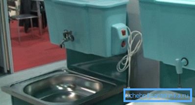 Dos sistemas con diferentes métodos de suministro de agua que tienen funciones de calefacción. Dos sistemas con diferentes métodos de suministro de agua que tienen funciones de calefacción.