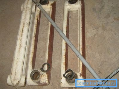 Secciones de doble columna y llave del radiador con collar. Secciones de doble columna y llave del radiador con collar.