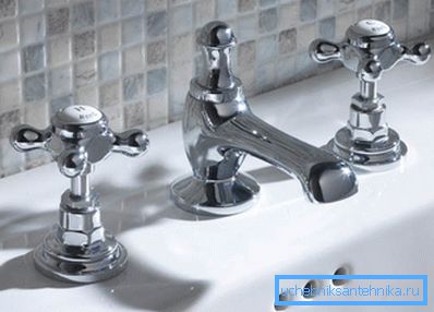 Batidora de dos válvulas a bordo del baño Batidora de dos válvulas a bordo del baño