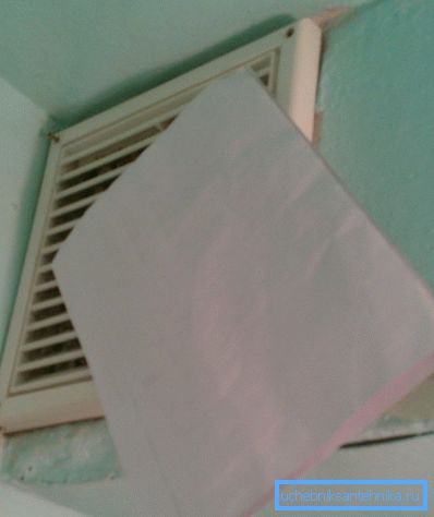 La ventilación eficiente es capaz de sostener una hoja de papel.