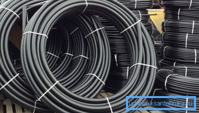 La elasticidad del polietileno permite suministrar tuberías en bobinas. La elasticidad del polietileno permite suministrar tuberías en bobinas.
